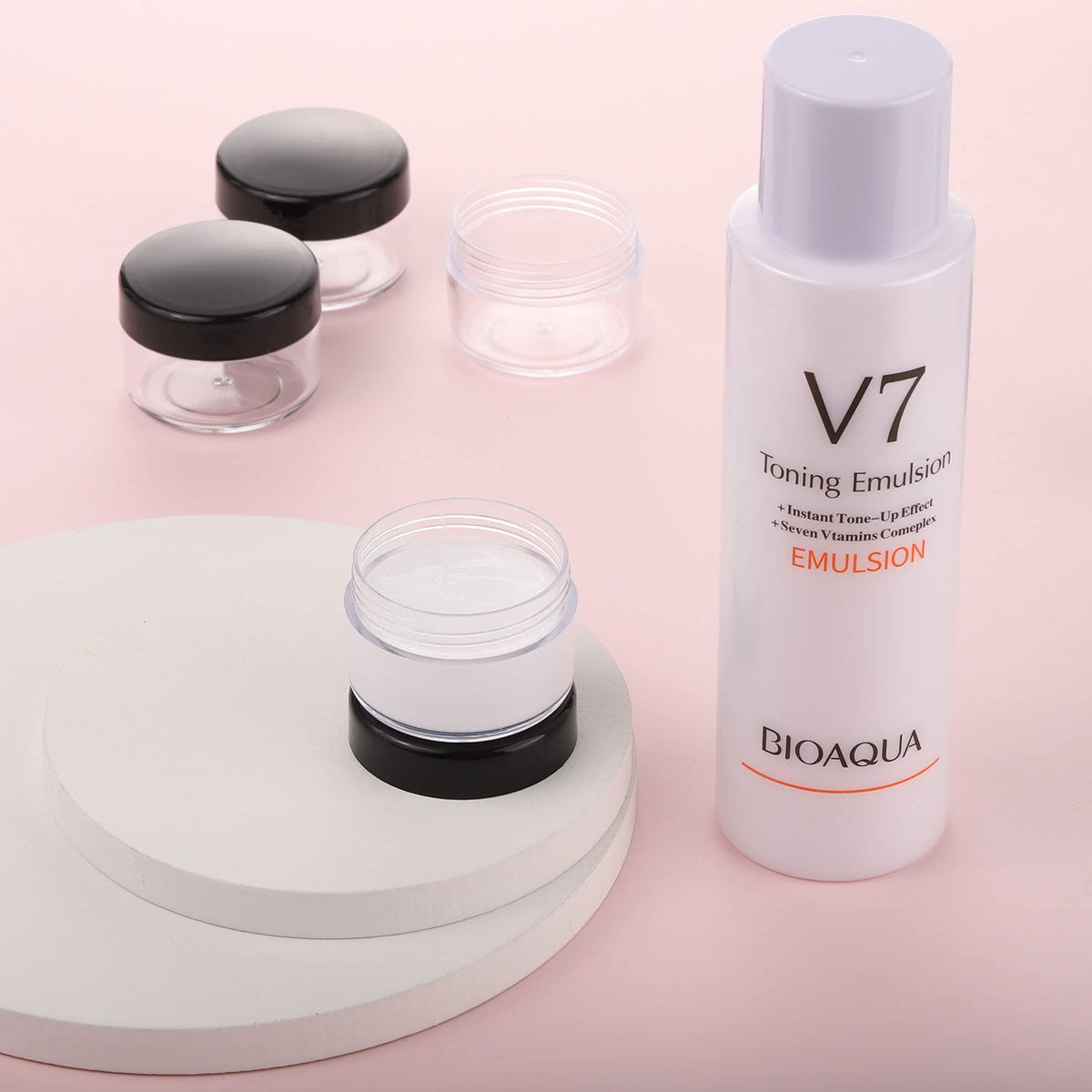 Refillable Cosmetic Sample Jars - 100 Pack 15g (0.5oz) Black Small Travel Containers with Lids + 10 Mini Makeup Spatulas - BPA Free