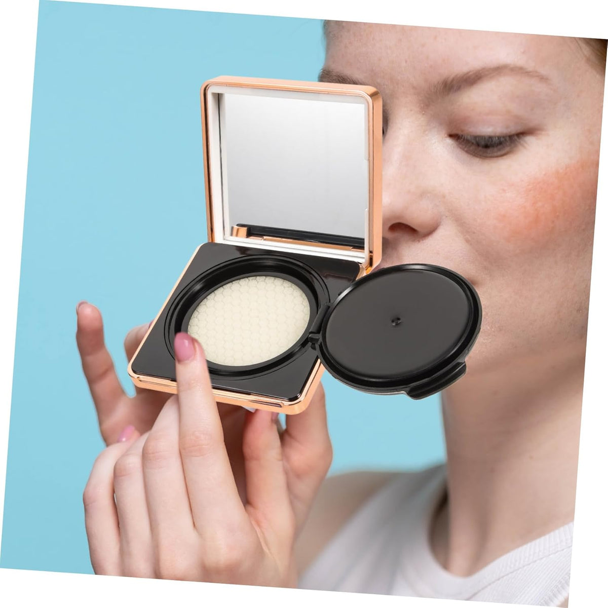 Empty Cushion Foundation Case with Sponge Puff Magnetic Makeup Container for Loose Powder Cream Portable Compact Design with Mirror Makeup Foundation Case for Travel Outdoor Use