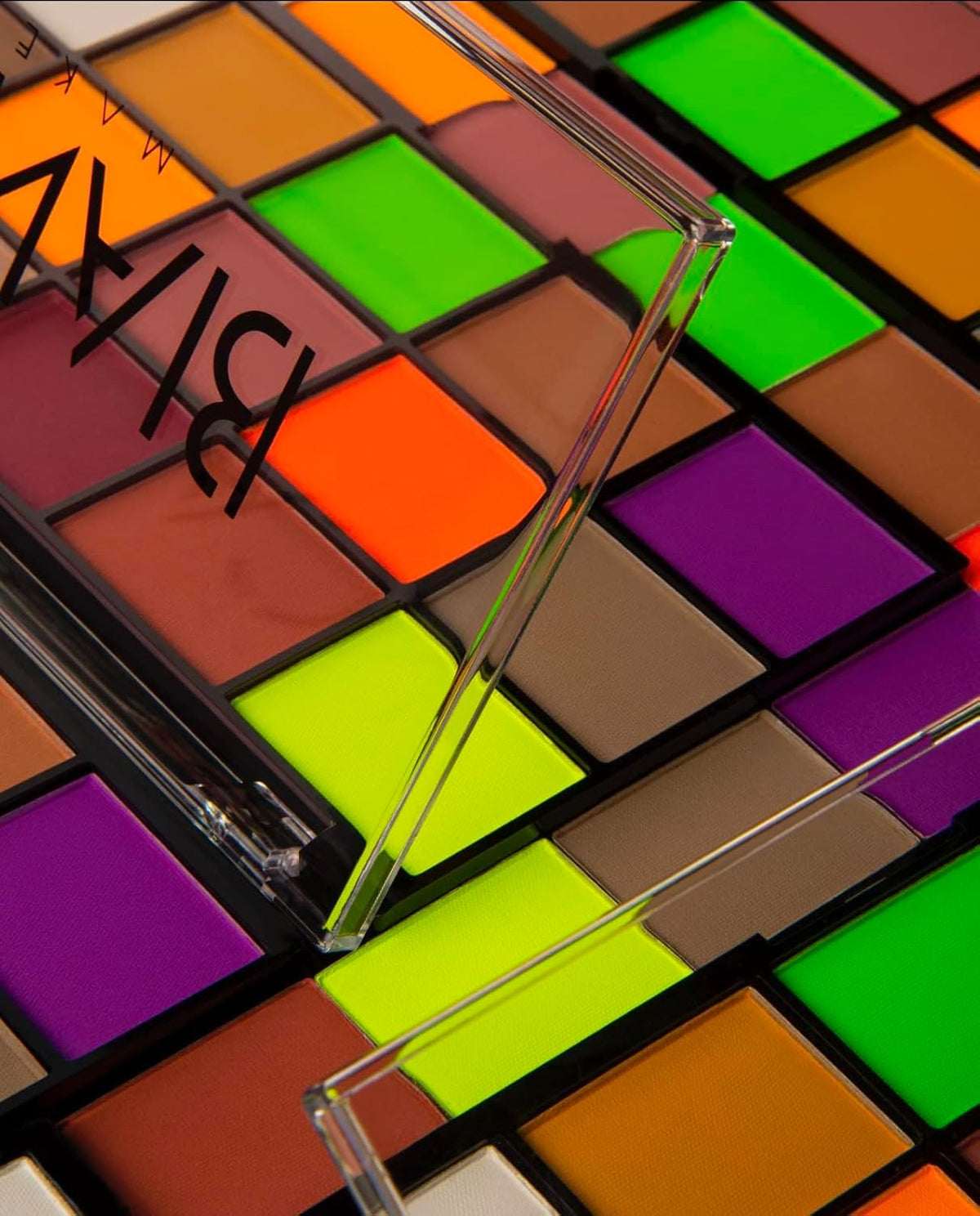 15 Colors Eyeshadow Palette | Versatile Range for Unlimited Eye Looks. (Neon)