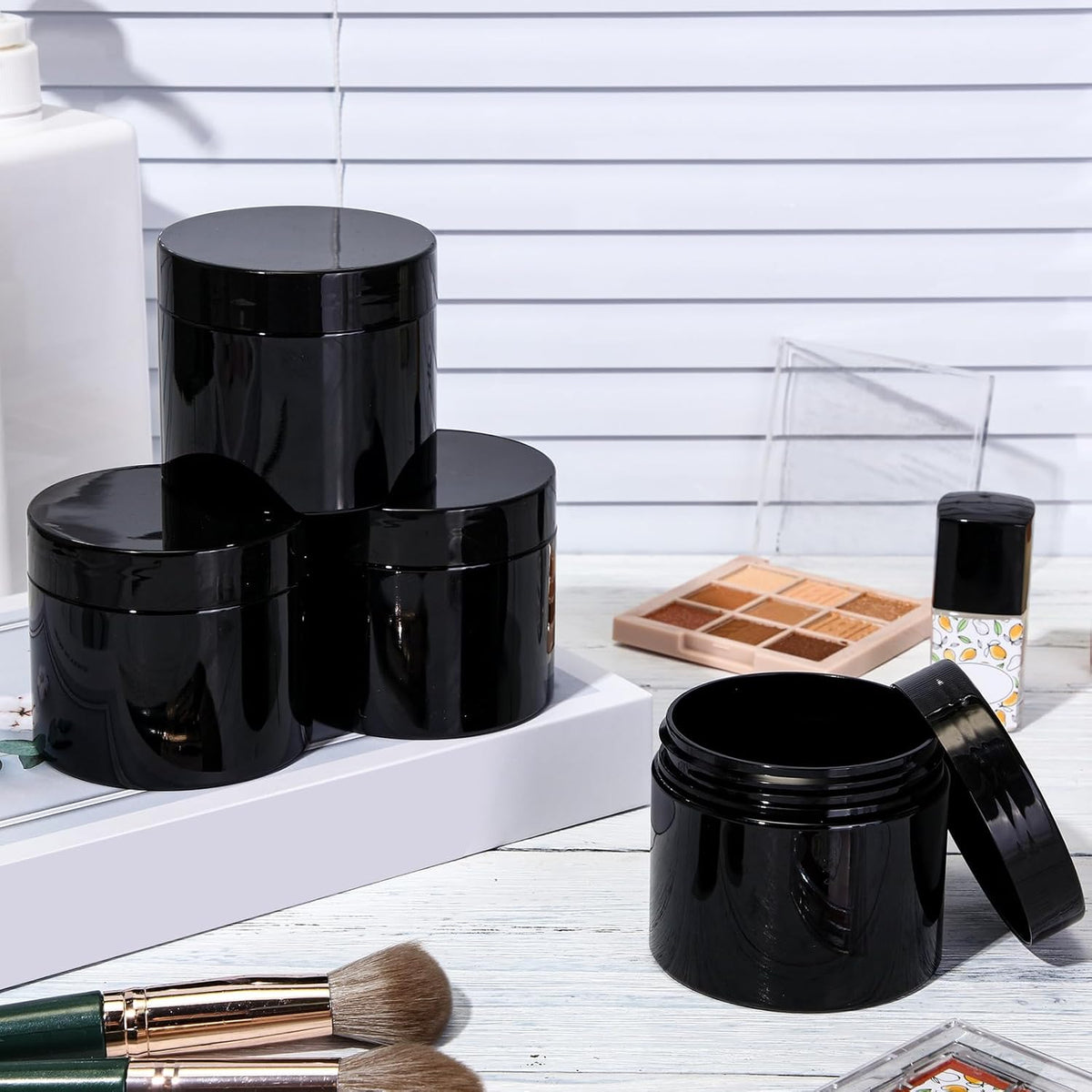 SATINIOR 24 Pieces Empty Clear Plastic Jars with Lids Round Storage Containers Wide Mouth for Beauty Product Cosmetic Cream Lotion Liquid Butter Craft and Food(Black,6 oz)