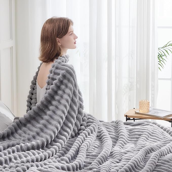 NEWCOSPLAY Super Soft Twin Blanket Light Grey Premium Silky Flannel Fleece 3D Ribbed Jacquard Lightweight Bed Blanket All Season Use (Light Grey Ribbed, Twin(60"x80"))